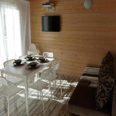 For 4 People, * 尤斯托尼莫斯基