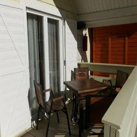 度假居 For 4 People, *